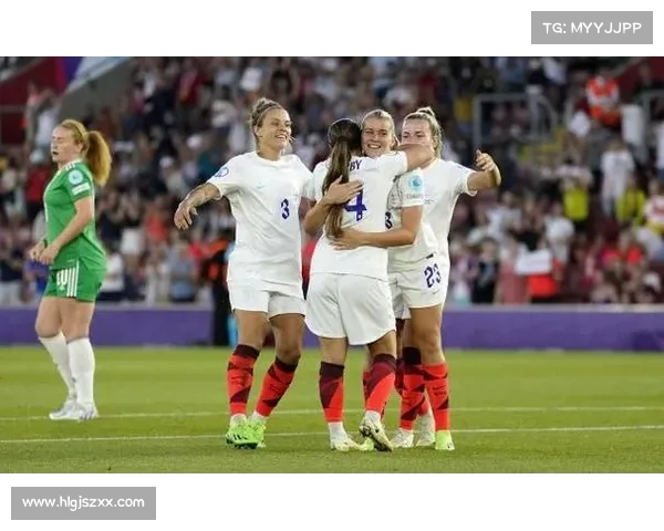 英格兰女足再度捧起欧洲杯奖杯 成为历史第二队伍并列挪威 英格兰女足再度捧起欧洲杯奖杯 成为历史第二队伍并列挪威